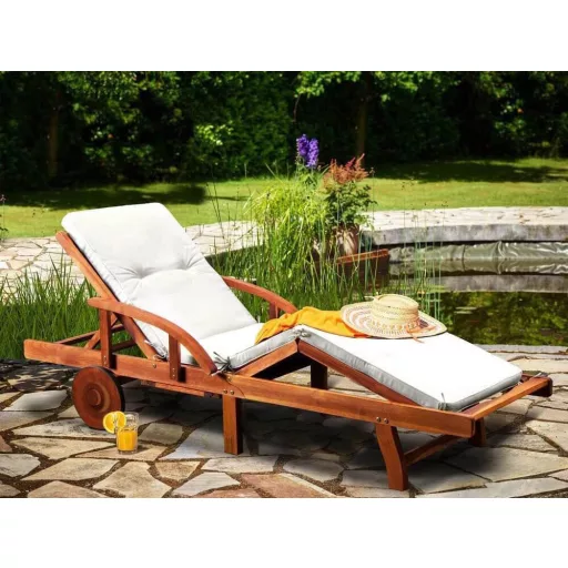Nastaviteľné drevené relaxačné lehátko