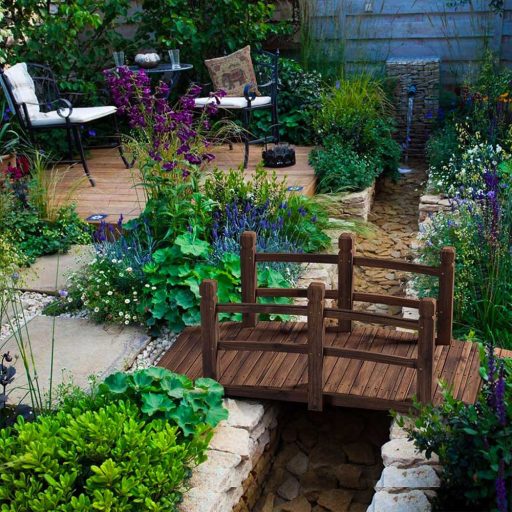 Záhradný drevený mostík