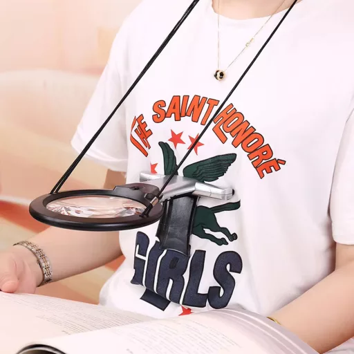 Závesná lupa s 2 LED diódami, studená biela