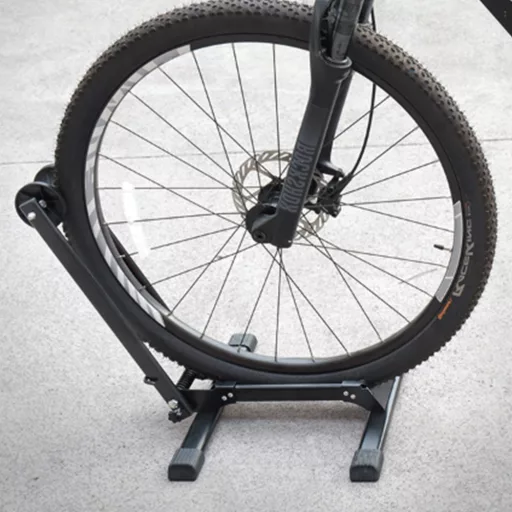 Skladací stojan na uskladnenie bicyklov