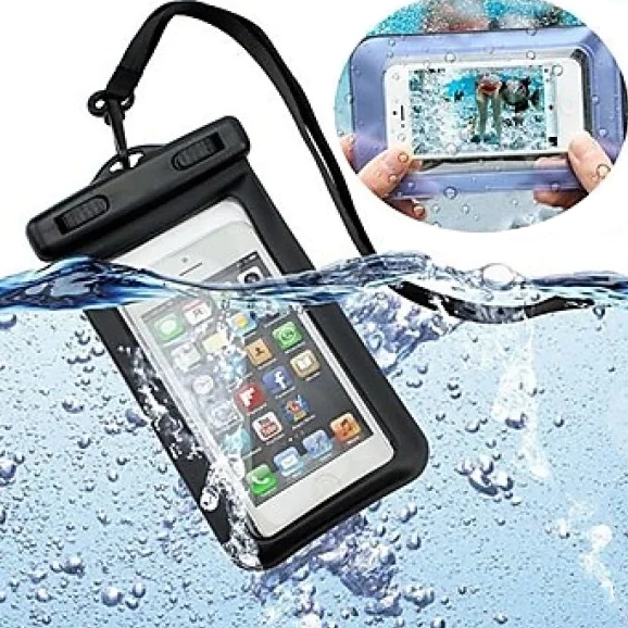 Vodotesný obal chráni cennosti na pláži