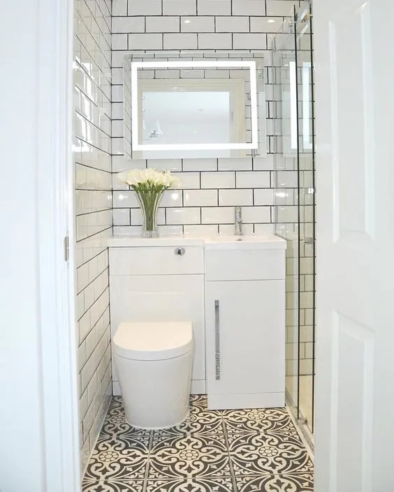 Obklady do malej kúpeľne v svetlých tónoch